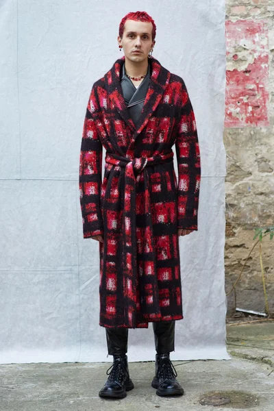 Look 16